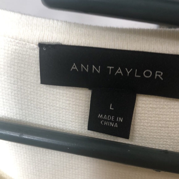 Ann Taylor Sleeveless blouse with Drape - Picture 3 of 6